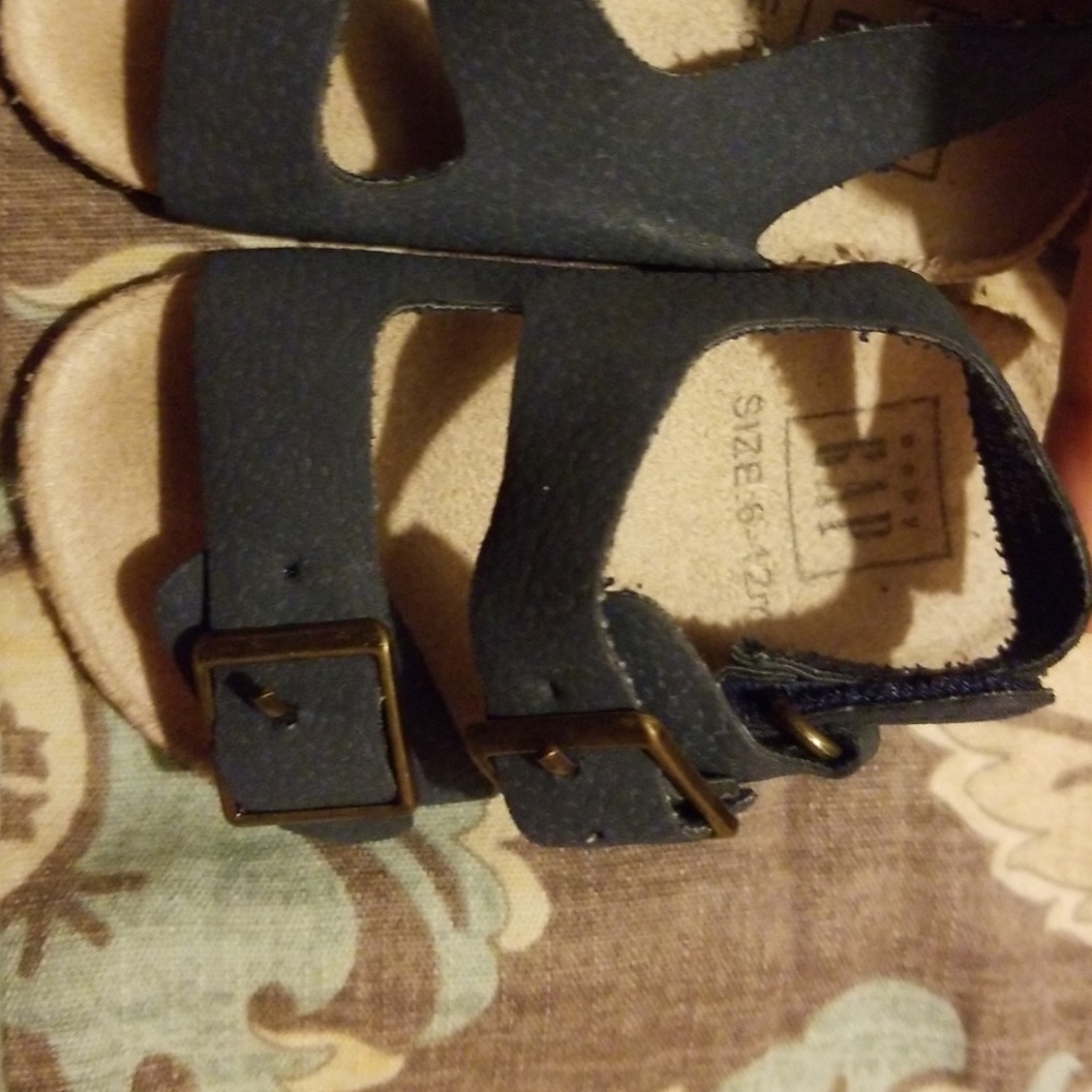 Shoes gap - Picture 2 of 3
